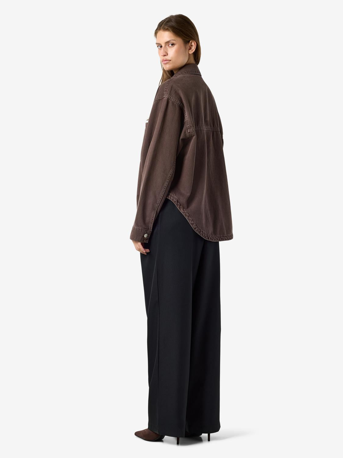 model_shot-front_full